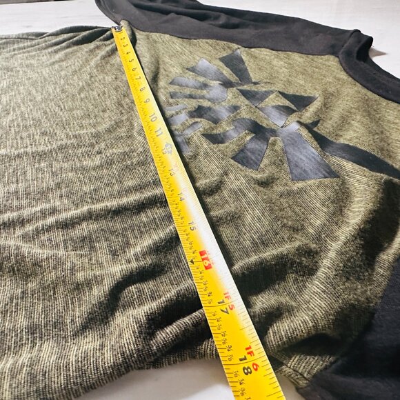 The Legend of Zelda - Triforce Long Sleeve T-Shirt - Size Medium - Nintendo - Picture 6 of 7